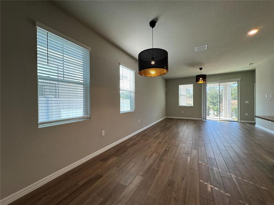 В аренду: $2,700 (4 спален, 2 ванн, 2082 Квадратных фут)