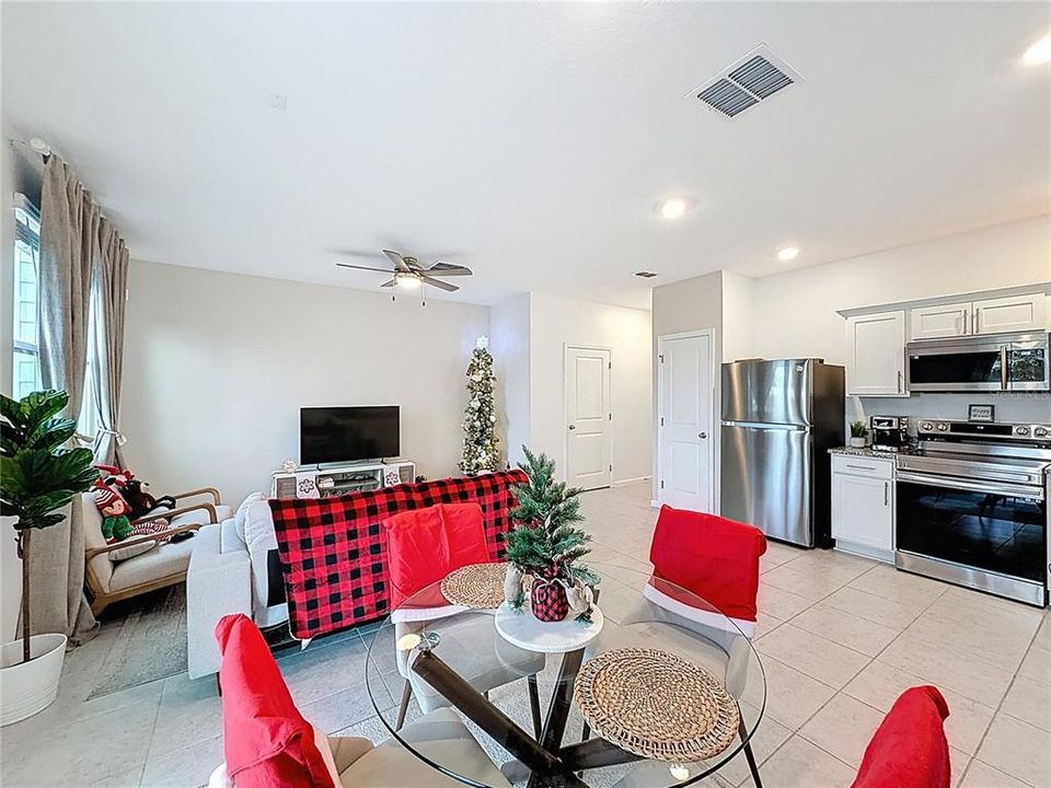 For Sale: $365,000 (3 beds, 2 baths, 1424 Square Feet)