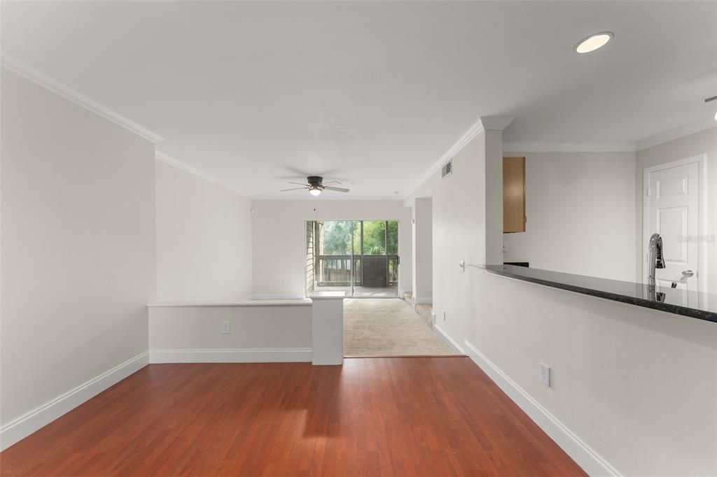 待售: $195,000 (2 贝兹, 2 浴室, 1110 平方英尺)