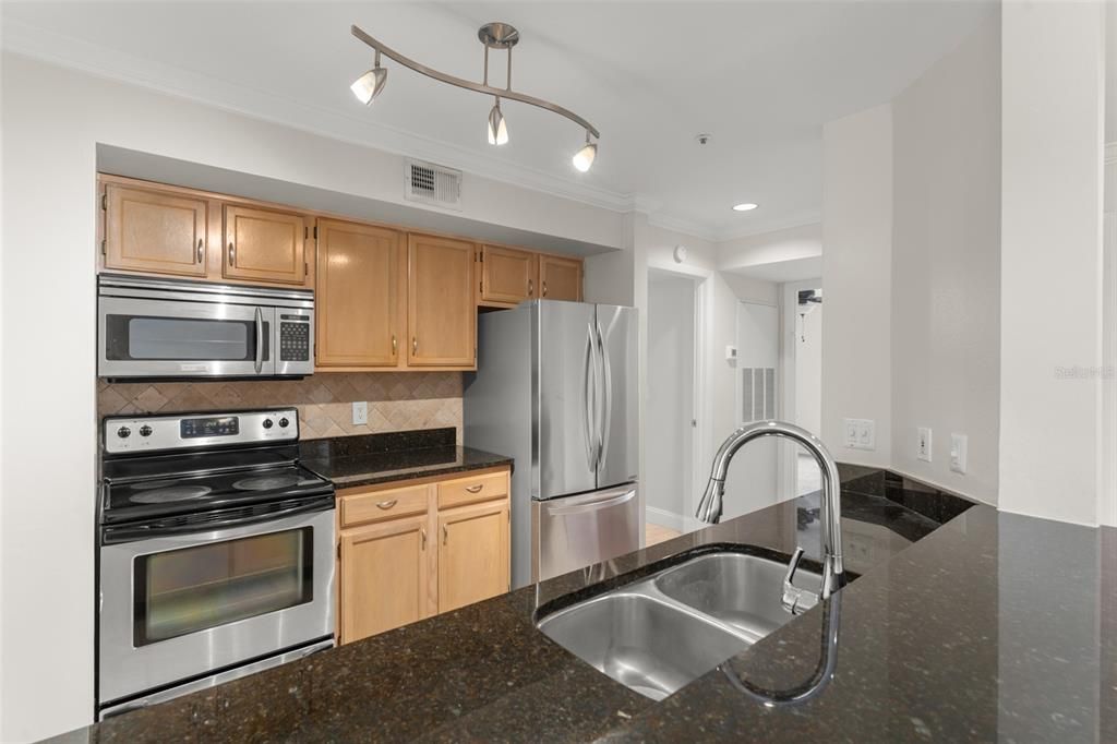 待售: $195,000 (2 贝兹, 2 浴室, 1110 平方英尺)