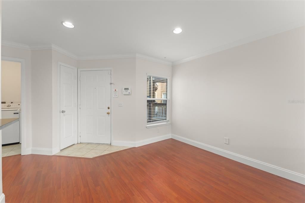 待售: $195,000 (2 贝兹, 2 浴室, 1110 平方英尺)