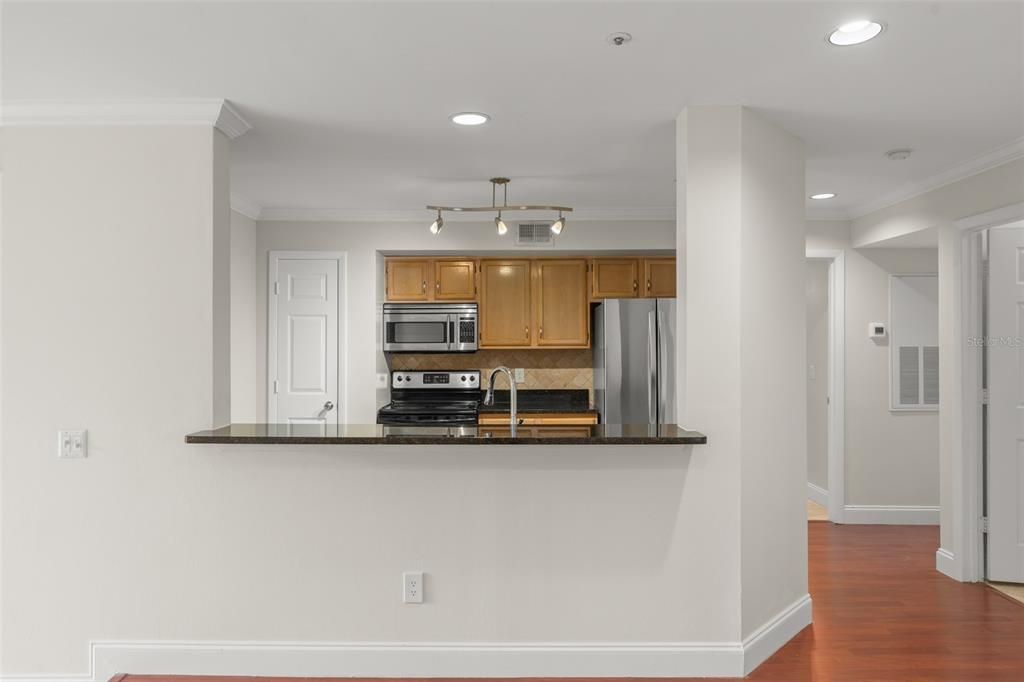 待售: $195,000 (2 贝兹, 2 浴室, 1110 平方英尺)