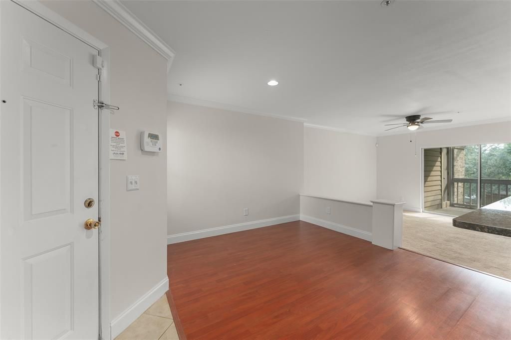 待售: $195,000 (2 贝兹, 2 浴室, 1110 平方英尺)