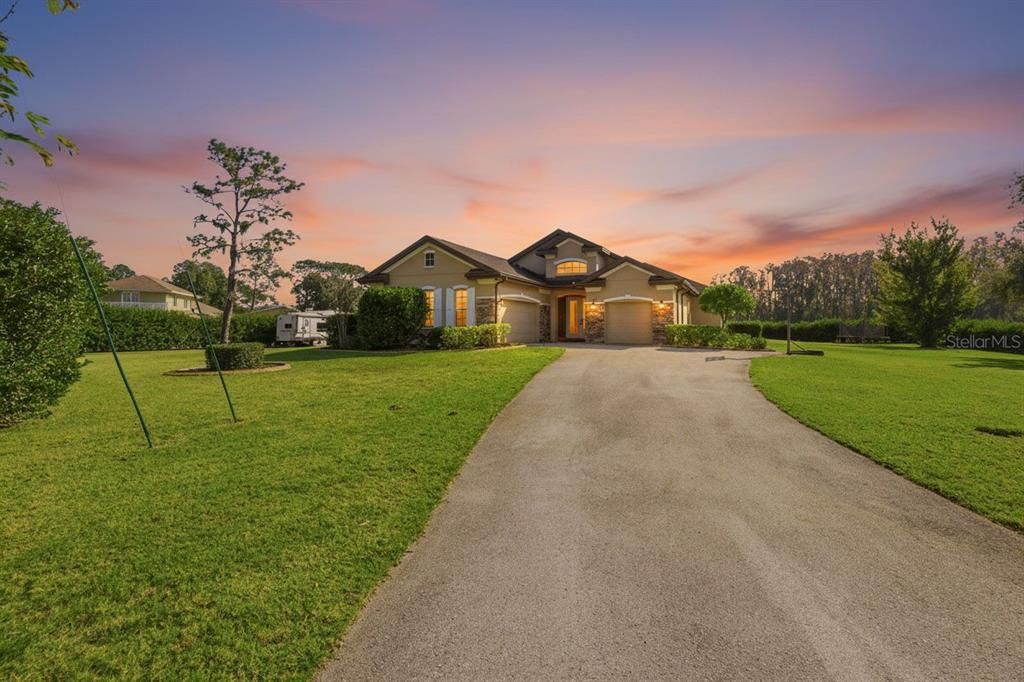 For Sale: $775,000 (4 beds, 3 baths, 2728 Square Feet)