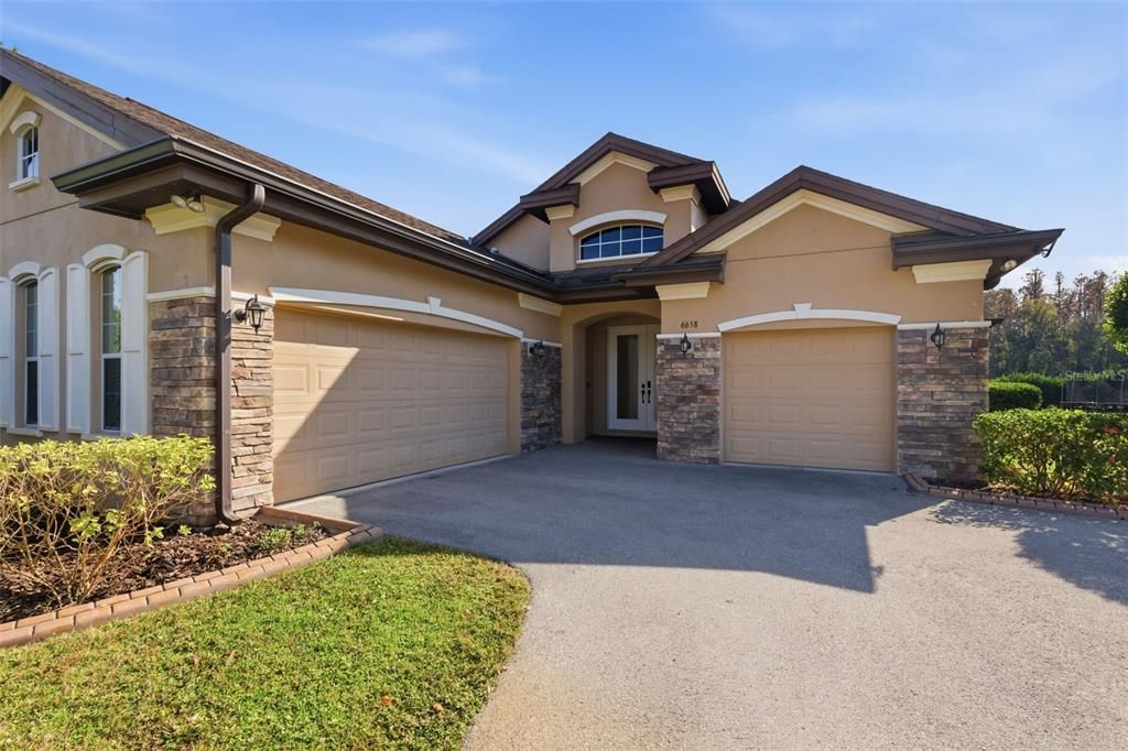 For Sale: $775,000 (4 beds, 3 baths, 2728 Square Feet)