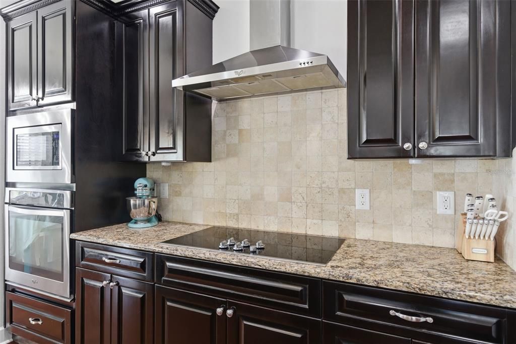 For Sale: $775,000 (4 beds, 3 baths, 2728 Square Feet)