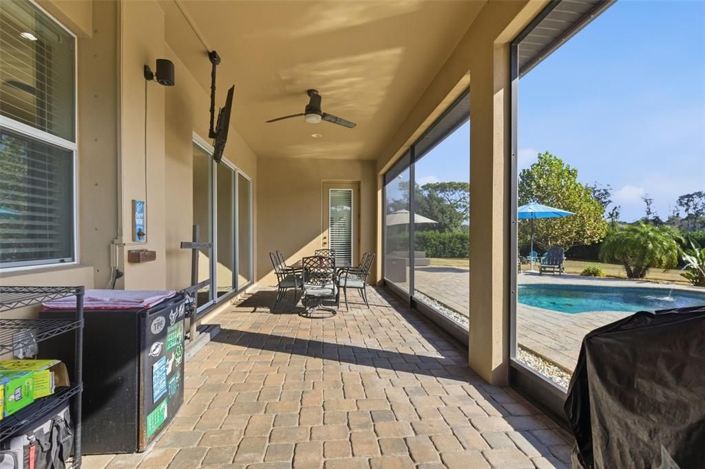 For Sale: $775,000 (4 beds, 3 baths, 2728 Square Feet)