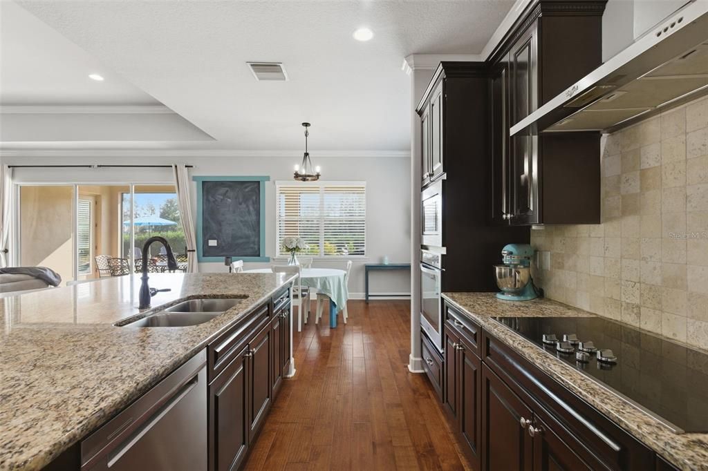 For Sale: $775,000 (4 beds, 3 baths, 2728 Square Feet)