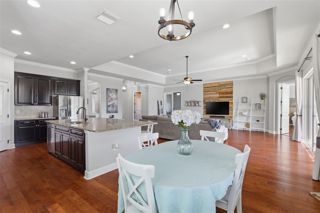 For Sale: $775,000 (4 beds, 3 baths, 2728 Square Feet)