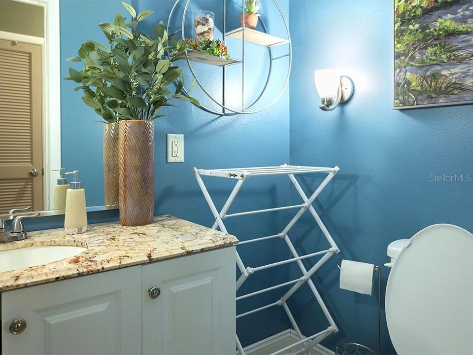 For Rent: $2,050 (2 beds, 1 baths, 885 Square Feet)