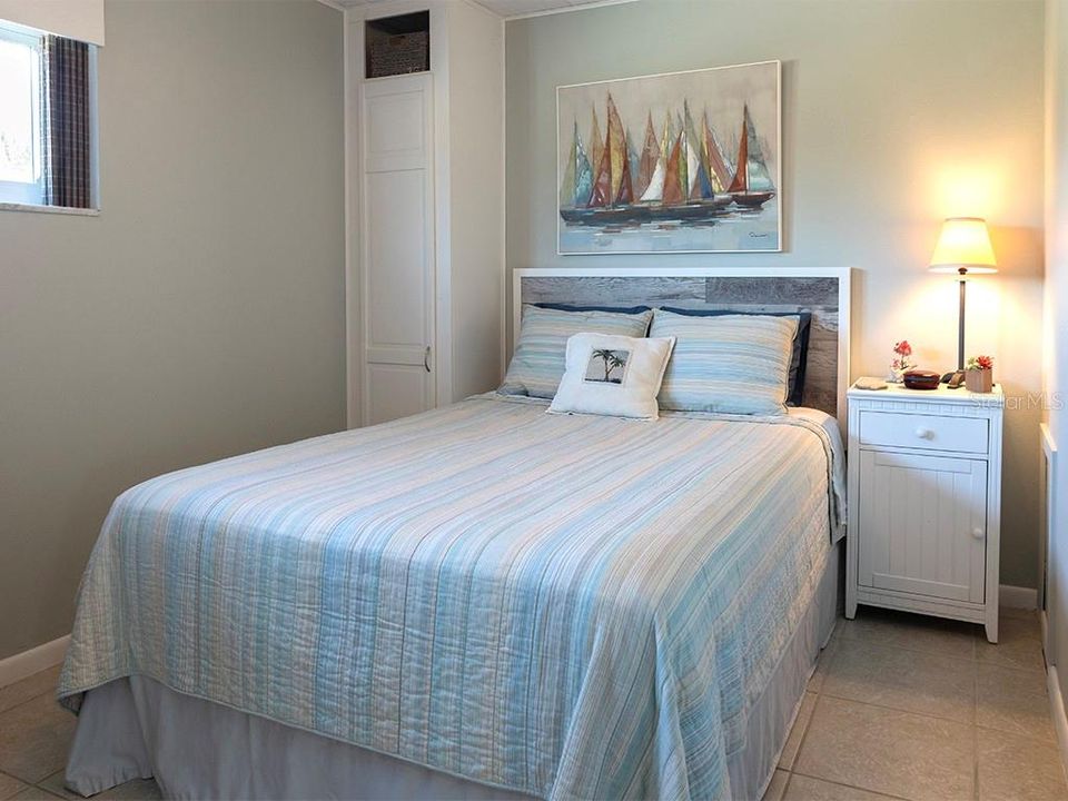 For Rent: $2,050 (2 beds, 1 baths, 885 Square Feet)