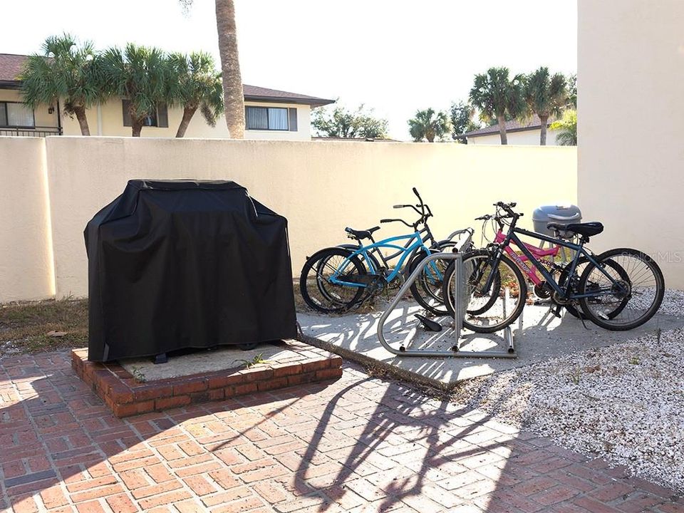 For Rent: $2,050 (2 beds, 1 baths, 885 Square Feet)