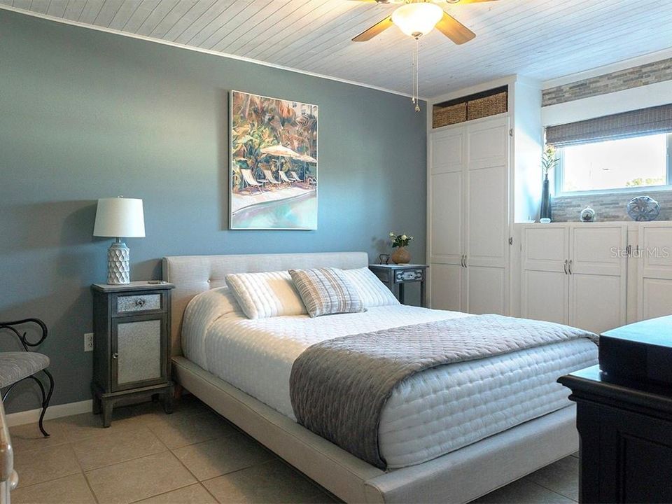 For Rent: $2,050 (2 beds, 1 baths, 885 Square Feet)