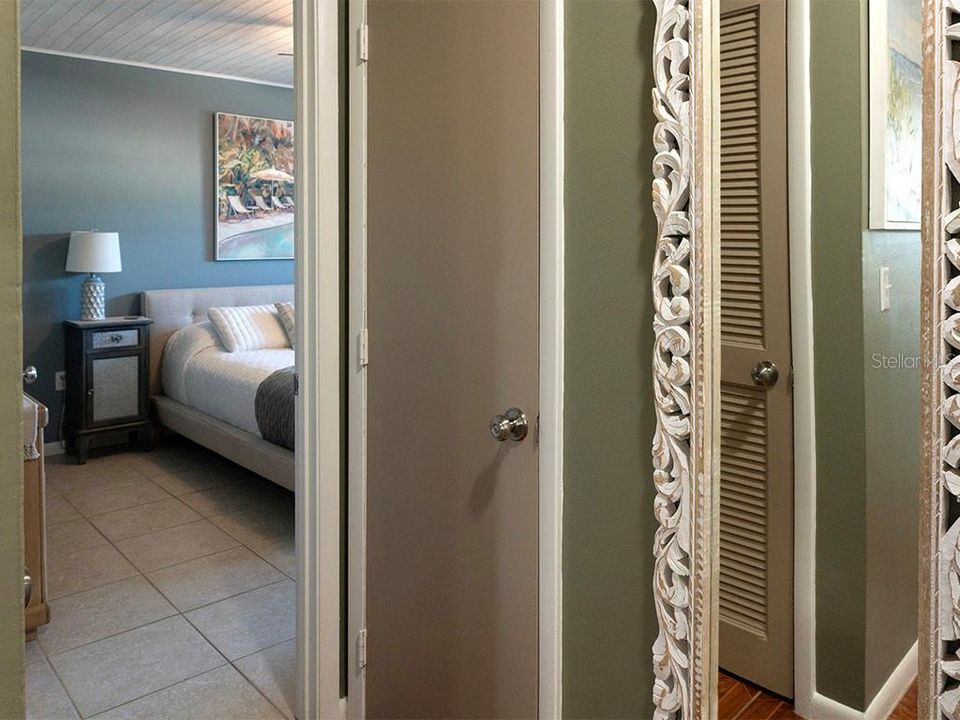 For Rent: $2,050 (2 beds, 1 baths, 885 Square Feet)