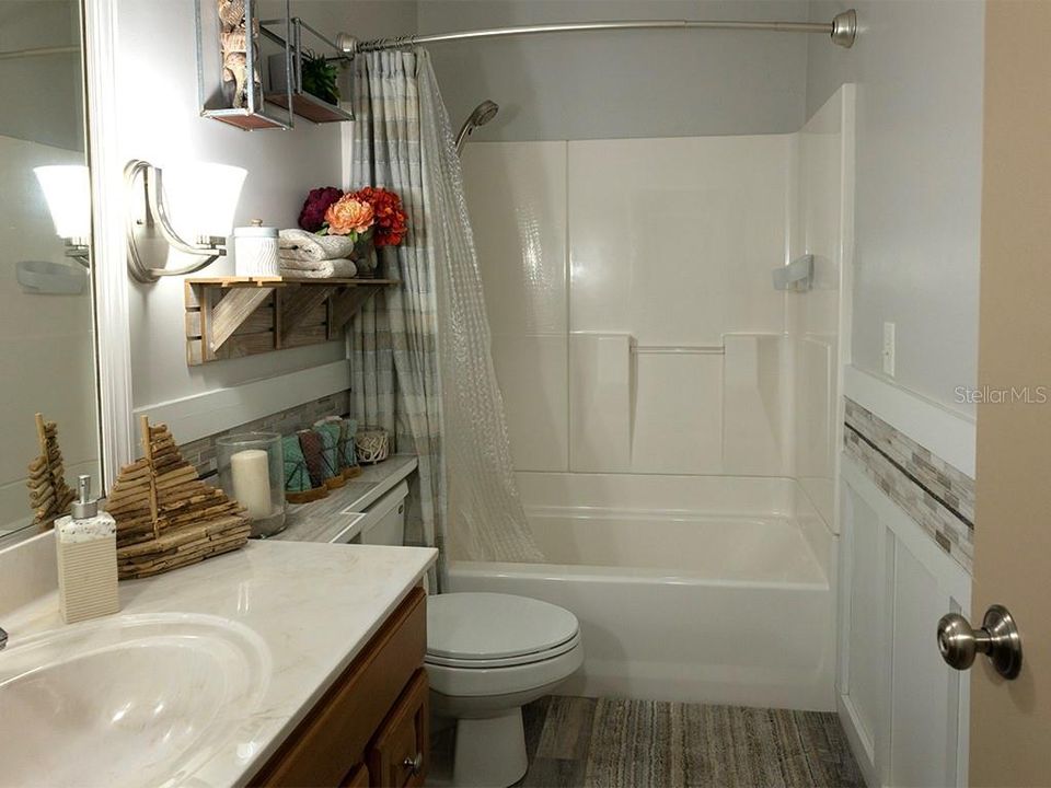 For Rent: $2,050 (2 beds, 1 baths, 885 Square Feet)