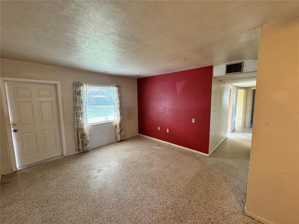 待售: $375,000 (3 贝兹, 1 浴室, 874 平方英尺)