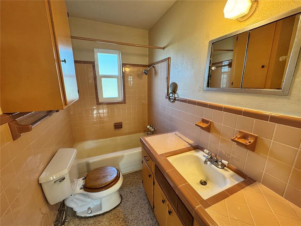 待售: $375,000 (3 贝兹, 1 浴室, 874 平方英尺)