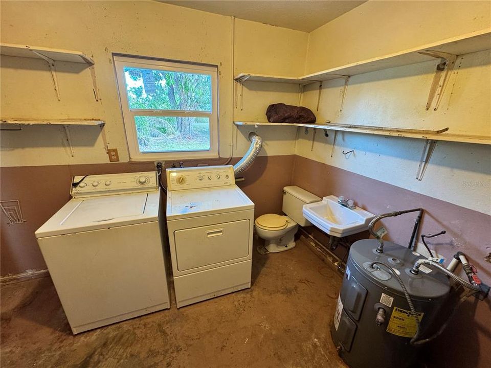 待售: $375,000 (3 贝兹, 1 浴室, 874 平方英尺)