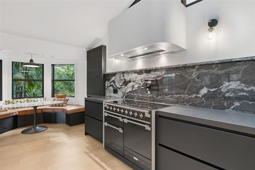 待售: $1,699,000 (3 贝兹, 2 浴室, 2762 平方英尺)