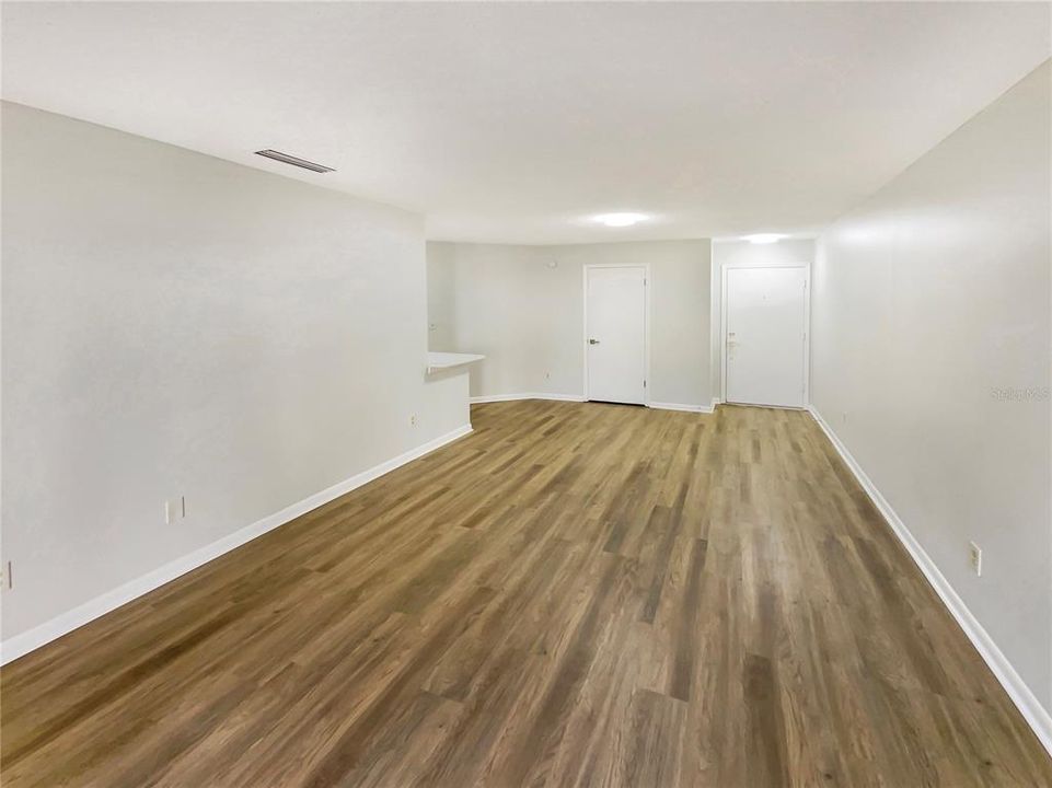 For Sale: $149,000 (2 beds, 2 baths, 820 Square Feet)