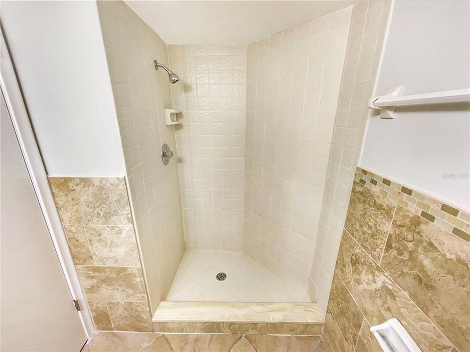 For Sale: $149,000 (2 beds, 2 baths, 820 Square Feet)