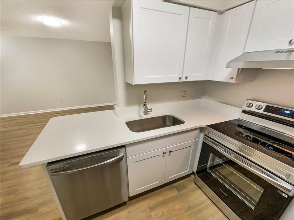 For Sale: $149,000 (2 beds, 2 baths, 820 Square Feet)