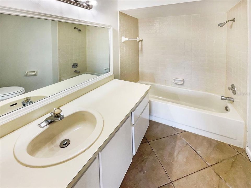 For Sale: $149,000 (2 beds, 2 baths, 820 Square Feet)