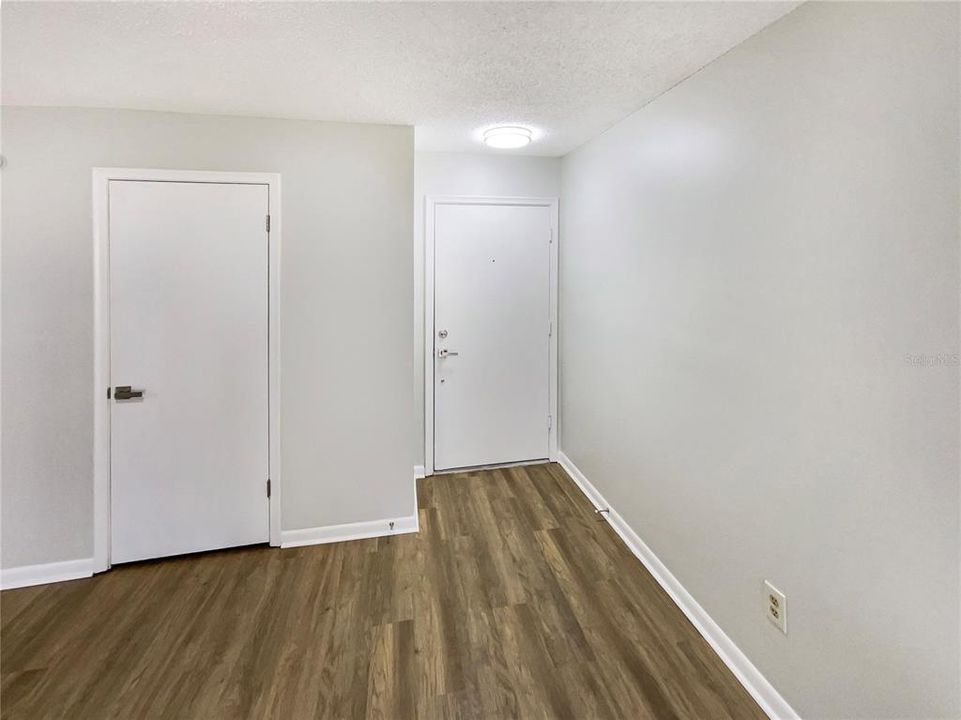 For Sale: $149,000 (2 beds, 2 baths, 820 Square Feet)