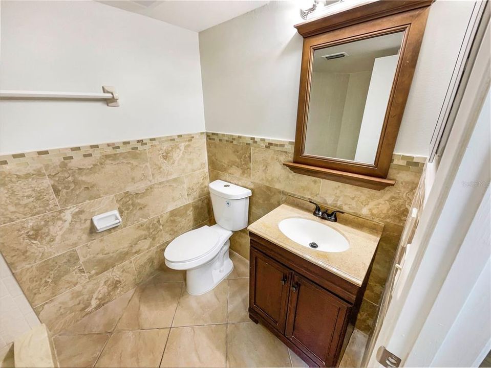 For Sale: $149,000 (2 beds, 2 baths, 820 Square Feet)