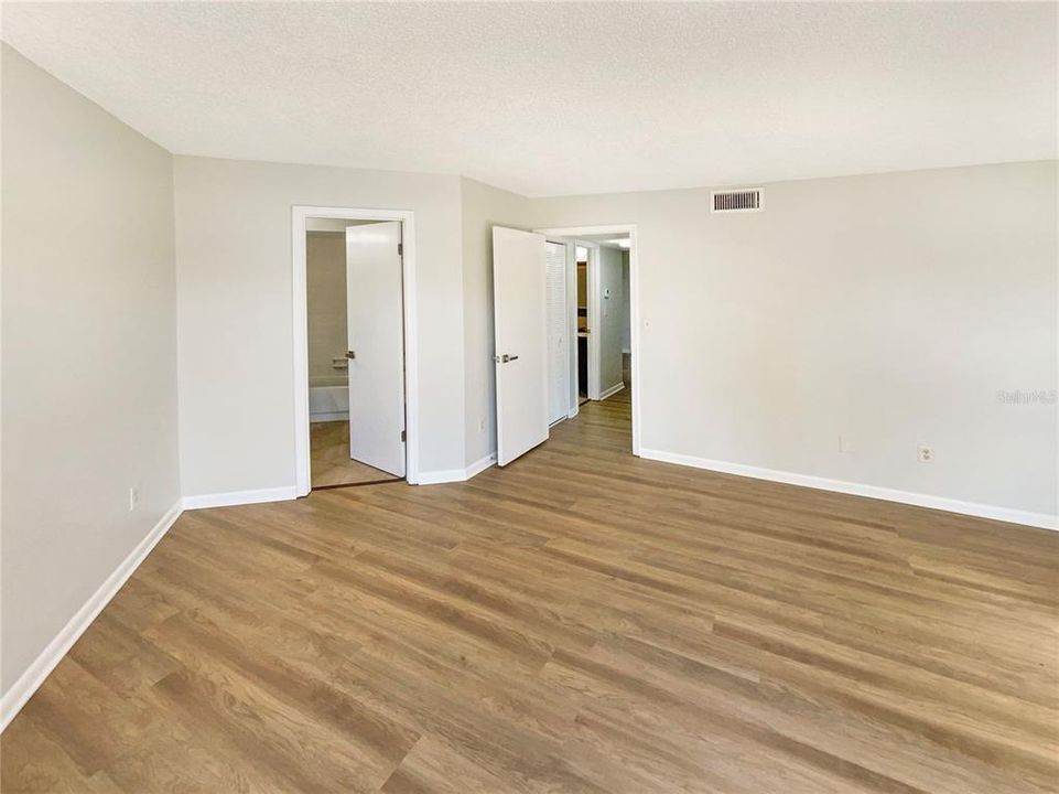 For Sale: $149,000 (2 beds, 2 baths, 820 Square Feet)