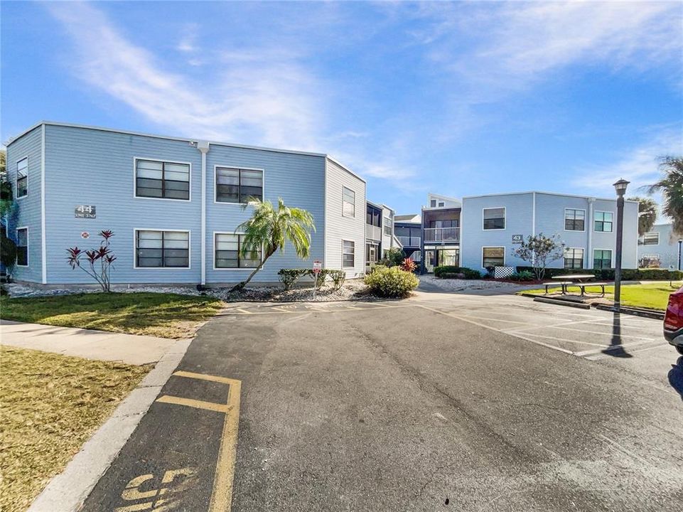 For Sale: $149,000 (2 beds, 2 baths, 820 Square Feet)