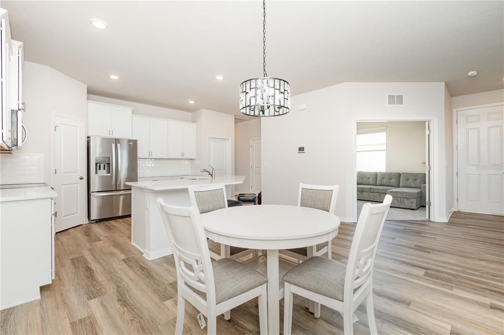 En Venta: $399,000 (3 camas, 2 baños, 1565 Pies cuadrados)