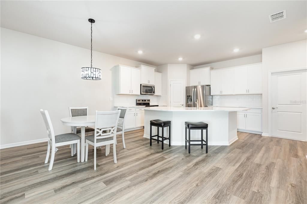 En Venta: $399,000 (3 camas, 2 baños, 1565 Pies cuadrados)