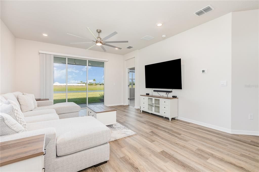 En Venta: $399,000 (3 camas, 2 baños, 1565 Pies cuadrados)