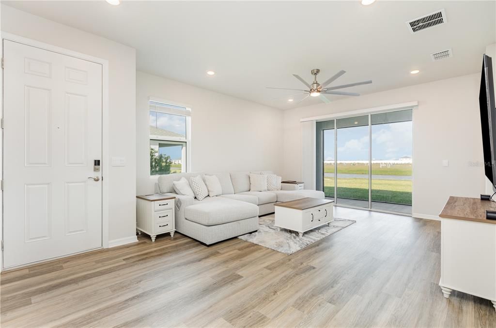 En Venta: $399,000 (3 camas, 2 baños, 1565 Pies cuadrados)