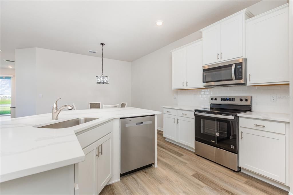 En Venta: $399,000 (3 camas, 2 baños, 1565 Pies cuadrados)