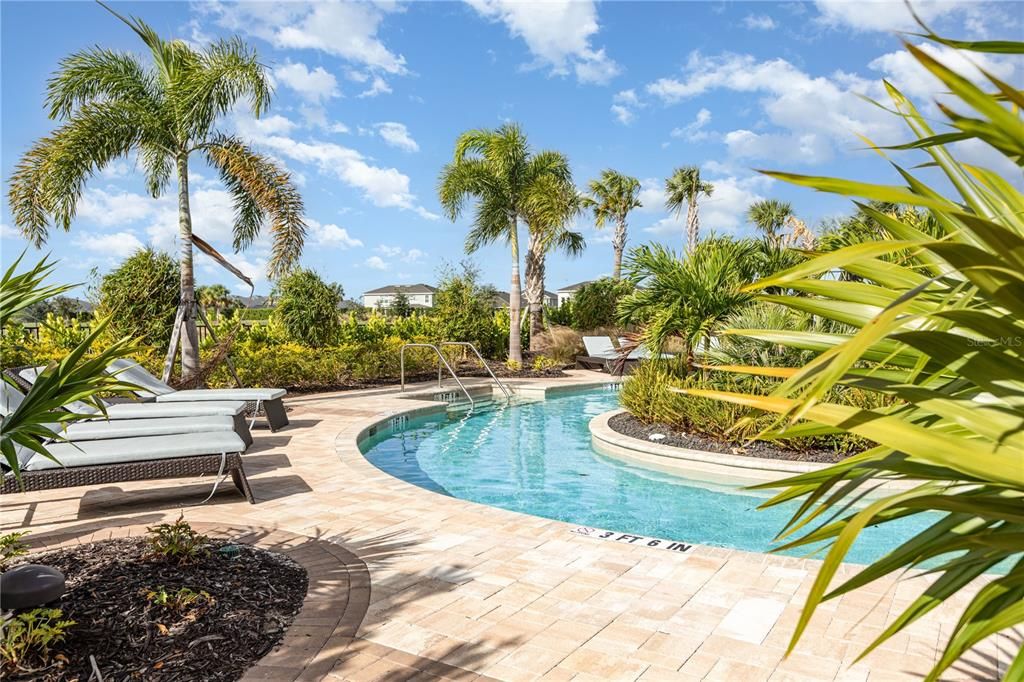 En Venta: $399,000 (3 camas, 2 baños, 1565 Pies cuadrados)