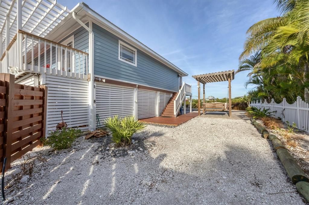 For Sale: $1,550,000 (3 beds, 3 baths, 1448 Square Feet)