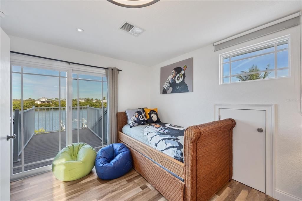 For Sale: $1,550,000 (3 beds, 3 baths, 1448 Square Feet)