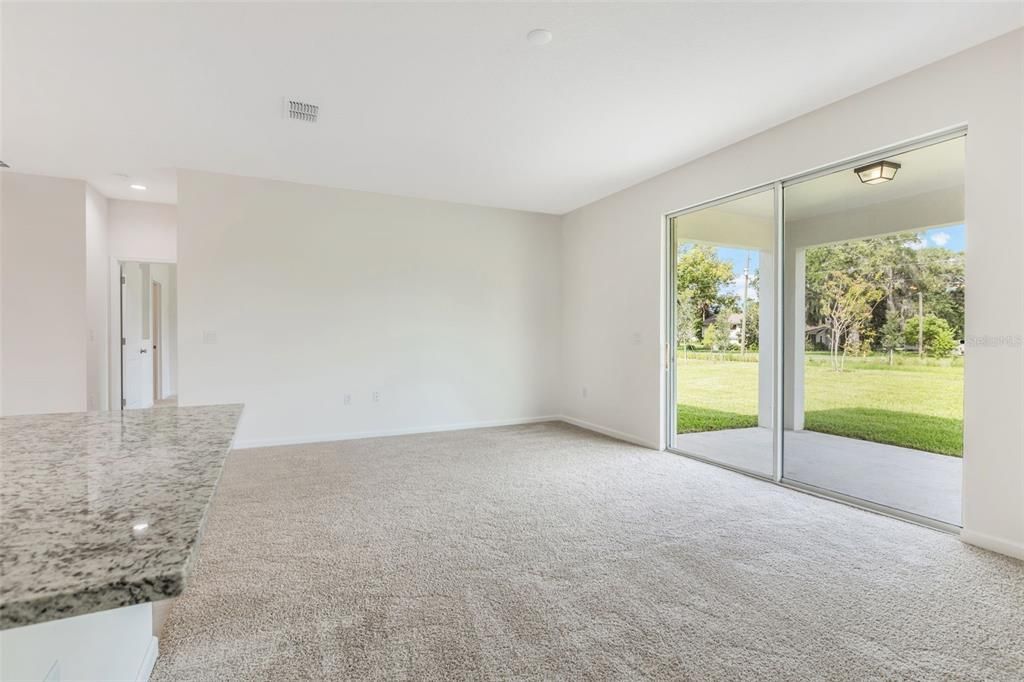 На продажу: $299,990 (3 спален, 2 ванн, 1458 Квадратных фут)