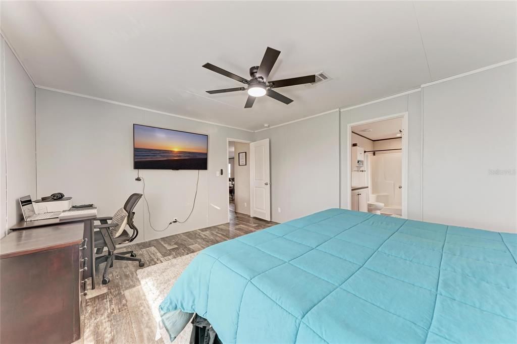 For Sale: $599,999 (4 beds, 2 baths, 2016 Square Feet)