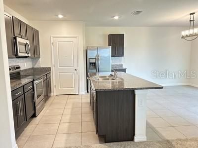 出租: $2,350 (4 贝兹, 2 浴室, 2090 平方英尺)