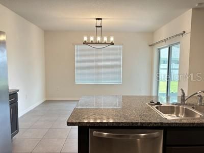 出租: $2,350 (4 贝兹, 2 浴室, 2090 平方英尺)