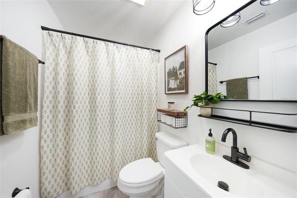 For Sale: $399,000 (3 beds, 2 baths, 1376 Square Feet)