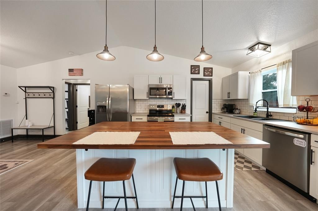 For Sale: $399,000 (3 beds, 2 baths, 1376 Square Feet)