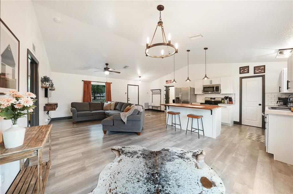 For Sale: $399,000 (3 beds, 2 baths, 1376 Square Feet)