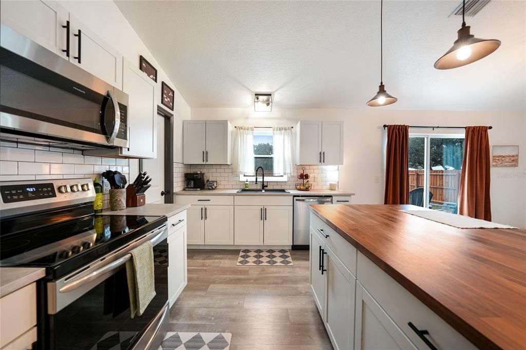 For Sale: $399,000 (3 beds, 2 baths, 1376 Square Feet)