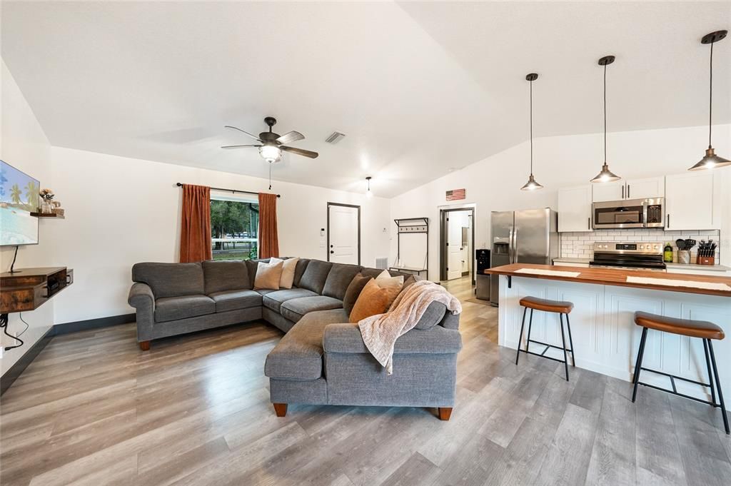 For Sale: $399,000 (3 beds, 2 baths, 1376 Square Feet)