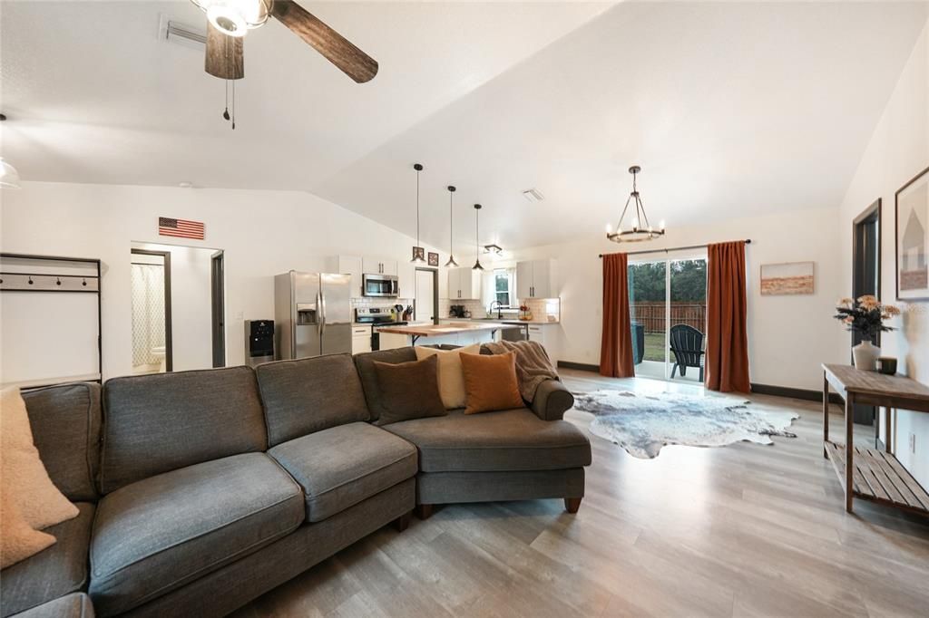 For Sale: $399,000 (3 beds, 2 baths, 1376 Square Feet)