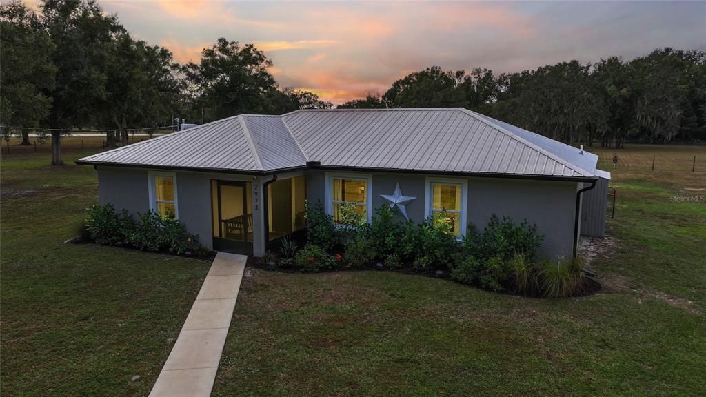 For Sale: $399,000 (3 beds, 2 baths, 1376 Square Feet)